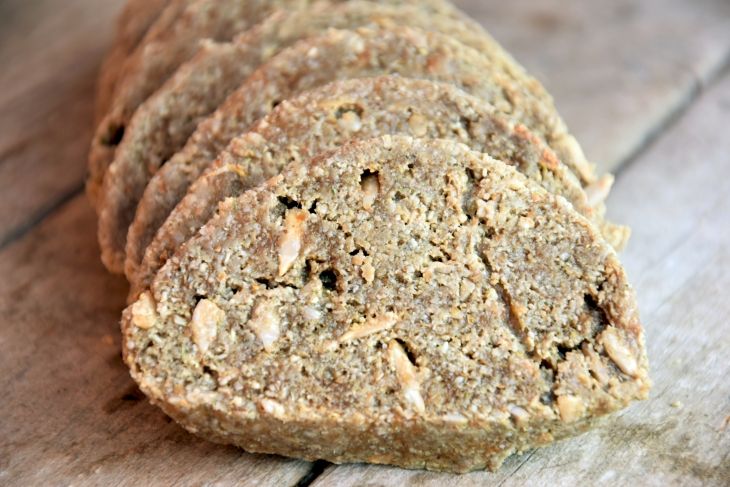 RAW slunečnicový chléb