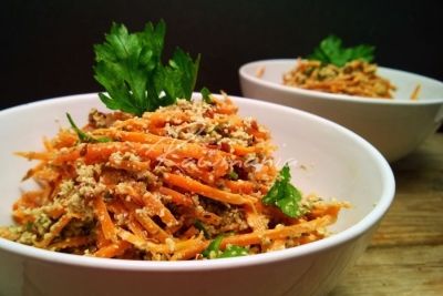 Špagety s česnekovým pestem