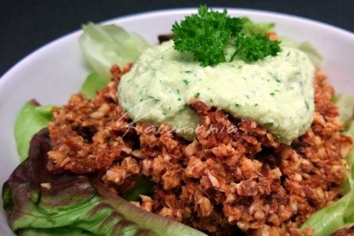 Salát s tacos a kešu majonézou